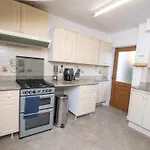 Benedon House Near Nec And B\'Ham Airport With Driveway