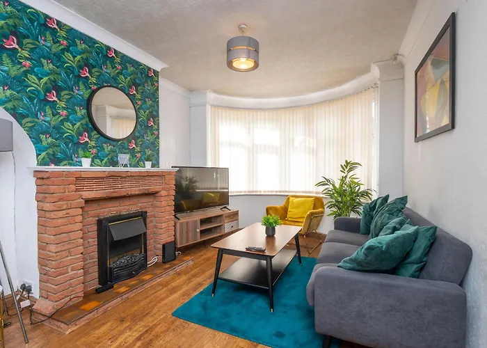 Benedon House Near Nec And B\'Ham Airport With Driveway