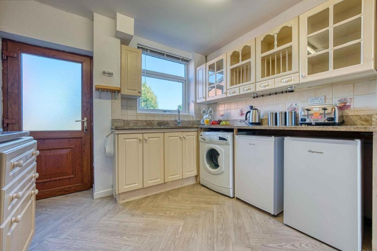 Apartment Benedon House Near Nec And B'ham Airport With Driveway Birmingham
