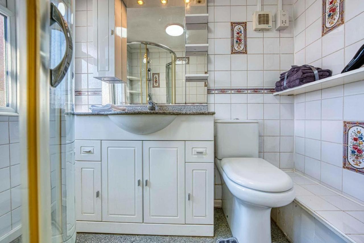 Benedon House Near Nec And B'ham Airport With Driveway Birmingham