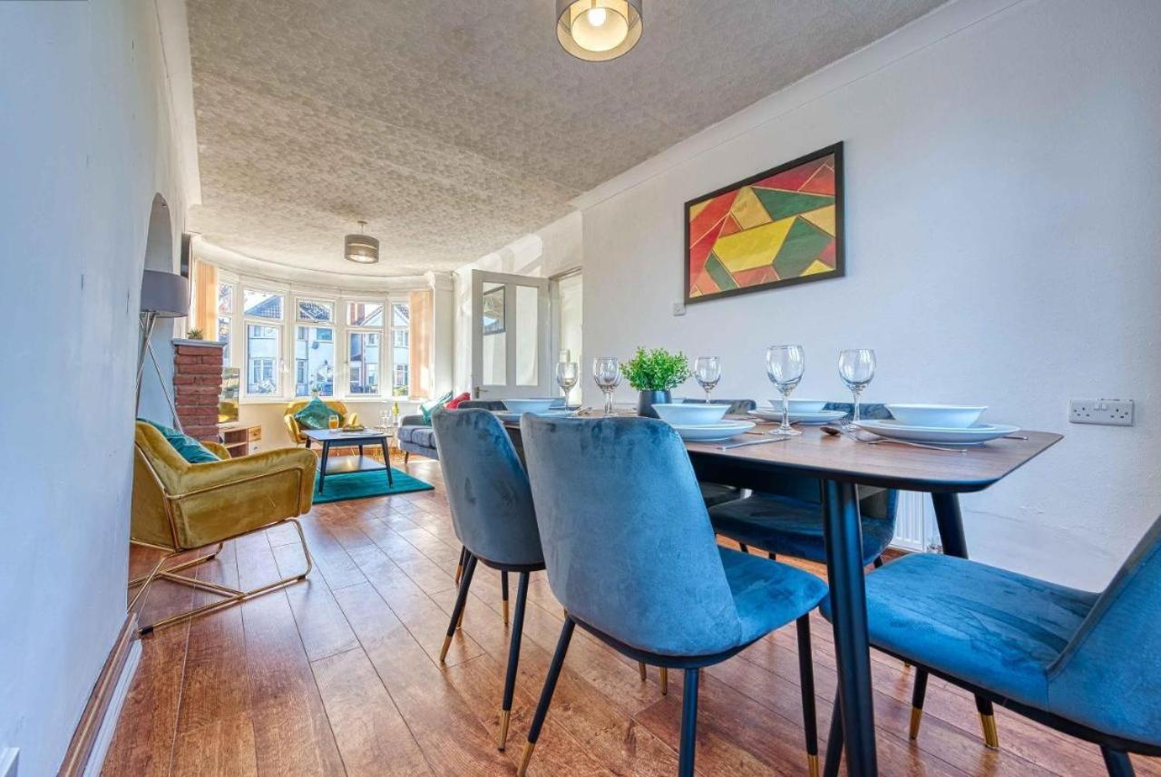 Benedon House Near Nec And B'ham Airport With Driveway