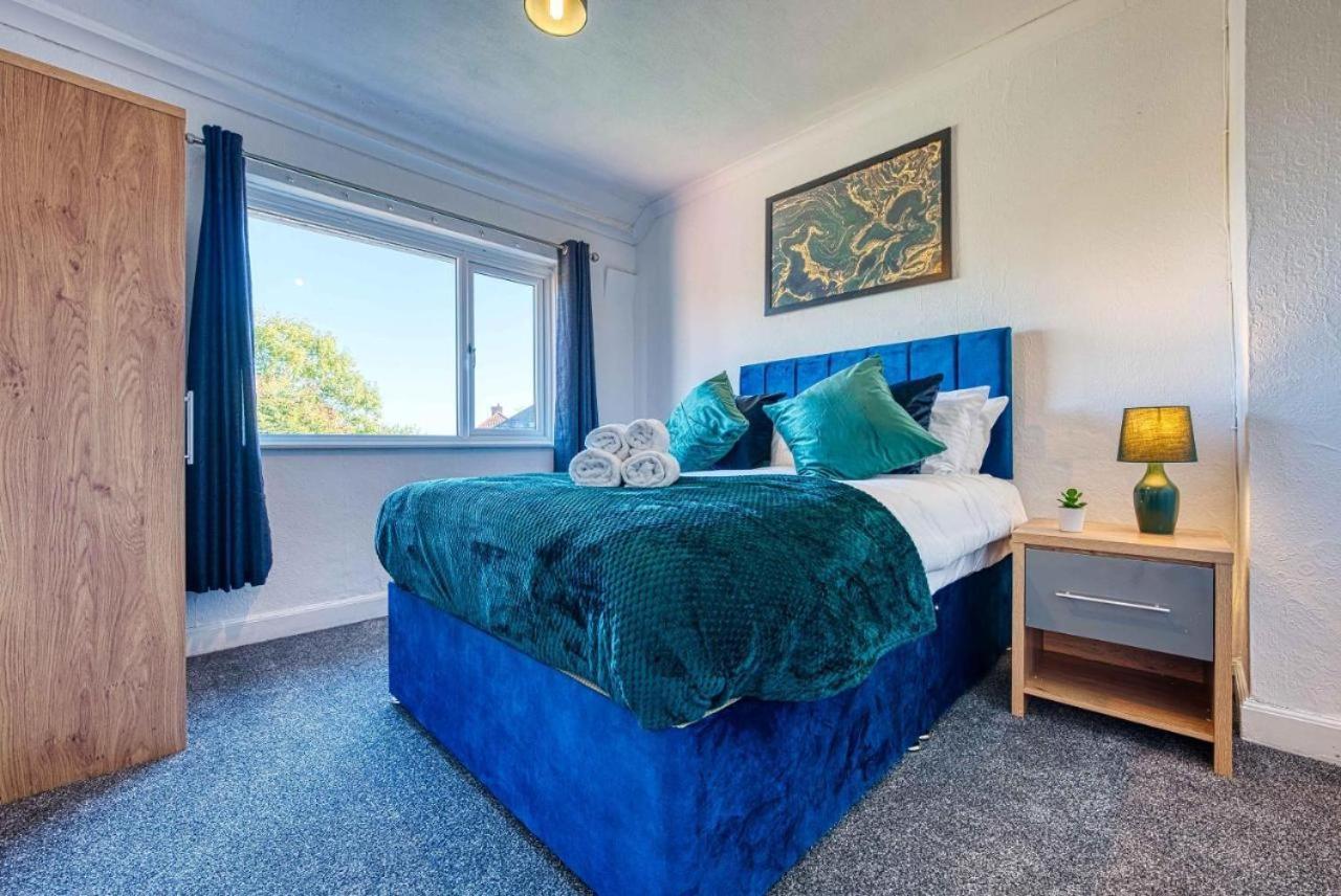 Benedon House Near Nec And B'ham Airport With Driveway Apartment