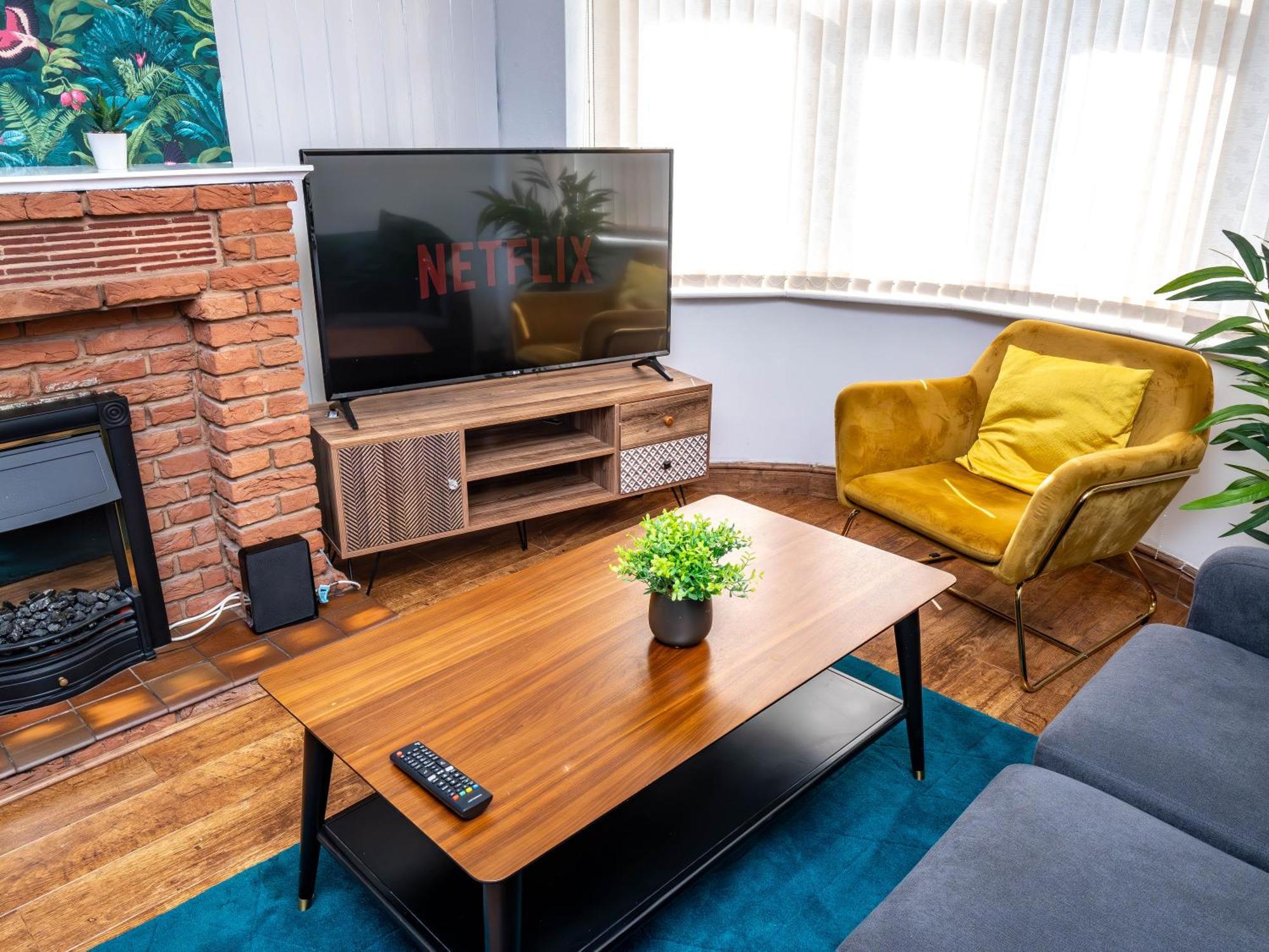 Benedon House Near Nec And B'ham Airport With Driveway *