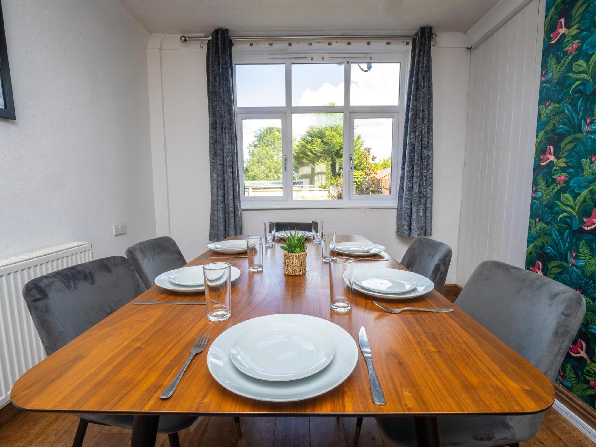 Apartment Benedon House Near Nec And B'ham Airport With Driveway *