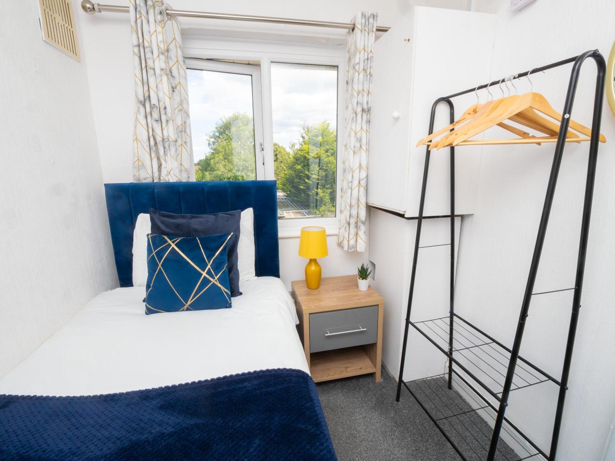 Benedon House Near Nec And B'ham Airport With Driveway Apartment Birmingham