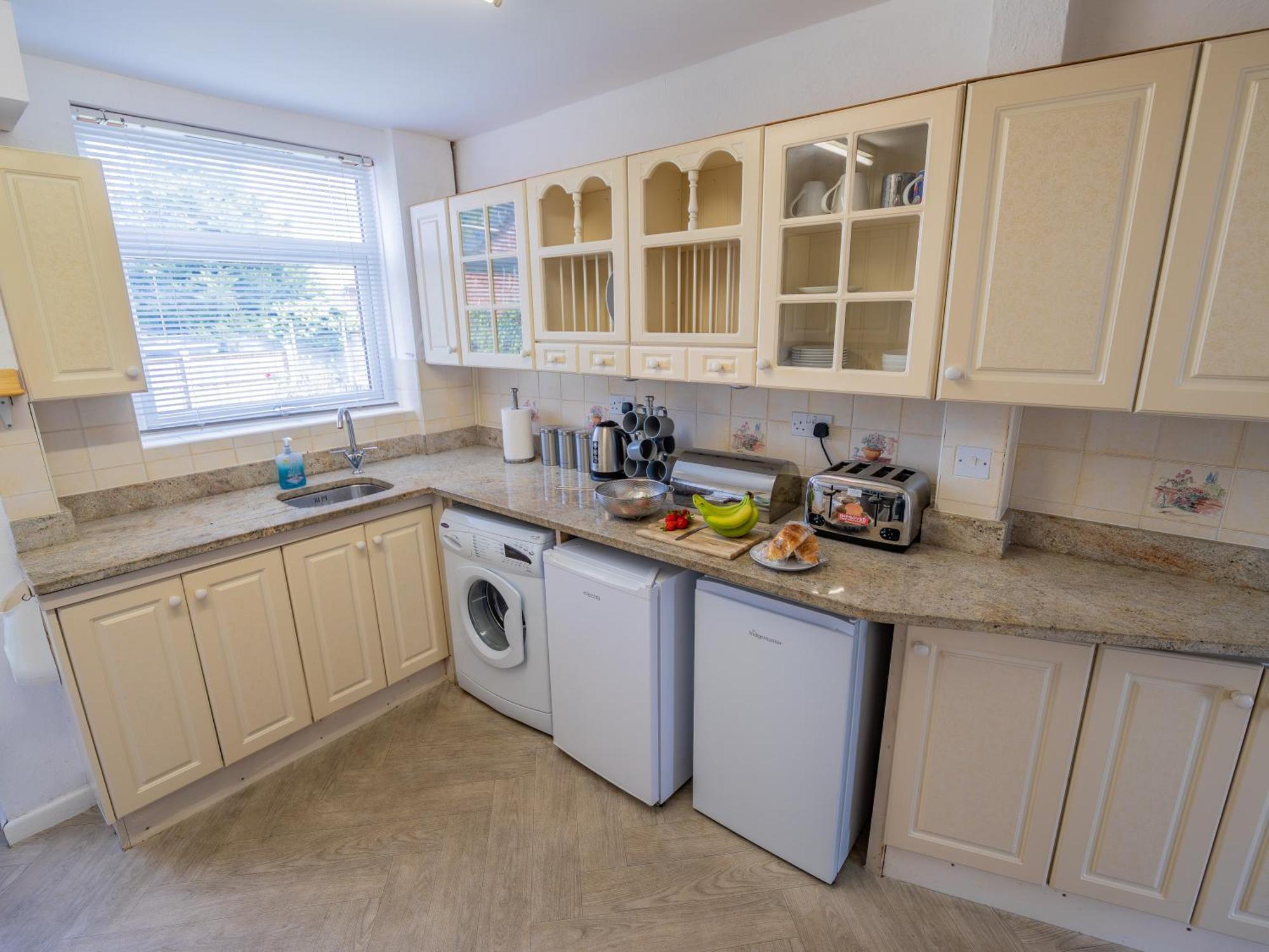 Apartment Benedon House Near Nec And B'ham Airport With Driveway *