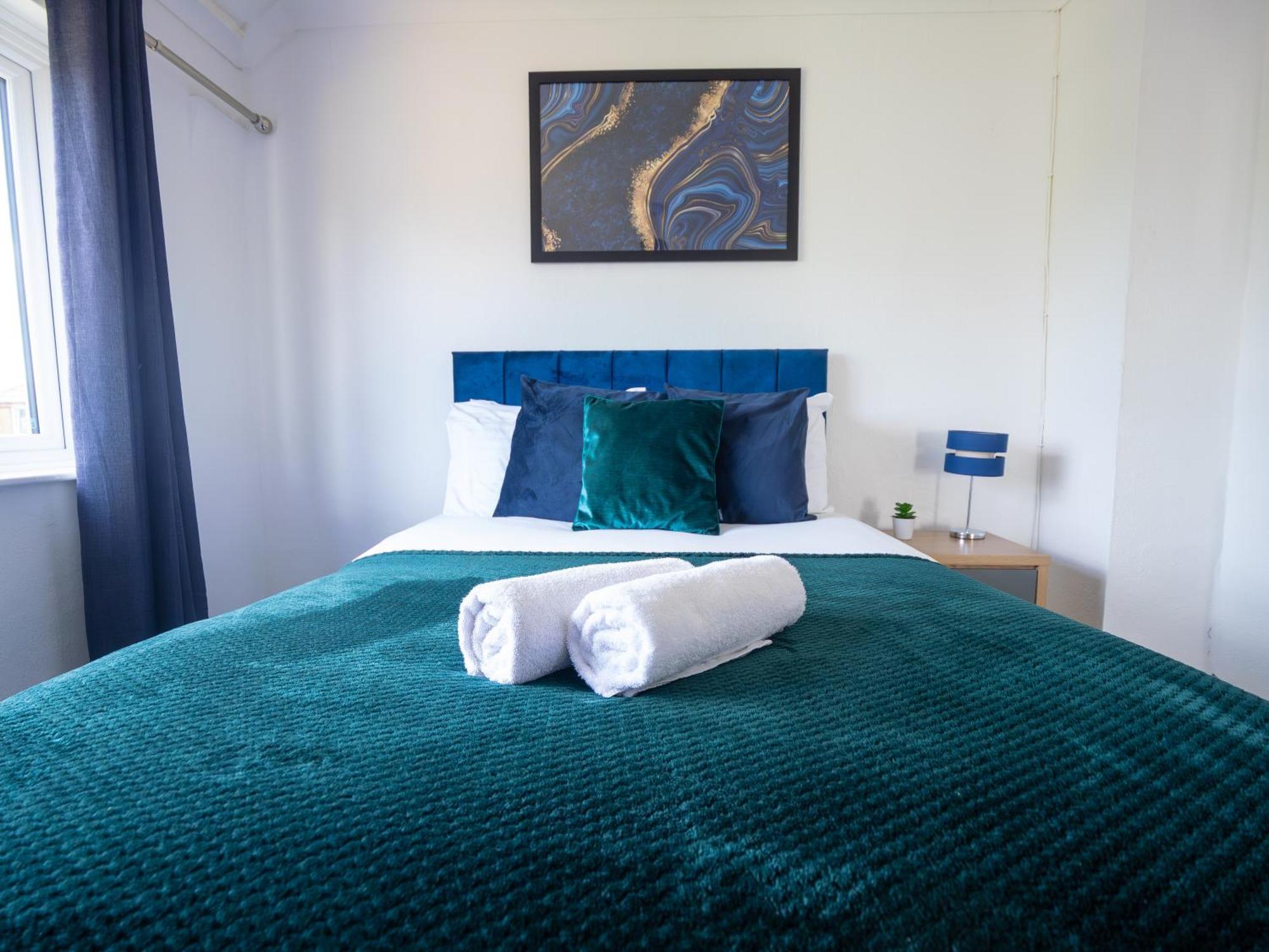 Benedon House Near Nec And B'ham Airport With Driveway Apartment